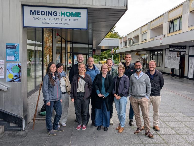 “Outreach rooted in the community, not imposed from above.” Representatives from the city of Bonn and the project executing organization, the Bonner Institut für Migrationsforschung und Interkulturelles Lernen e.V., together with ICLEI experts, gathered at Bonn’s Medinghoven climate district for “Neighbourhood is the future.” Image: © ICLEI MEDING:HOME